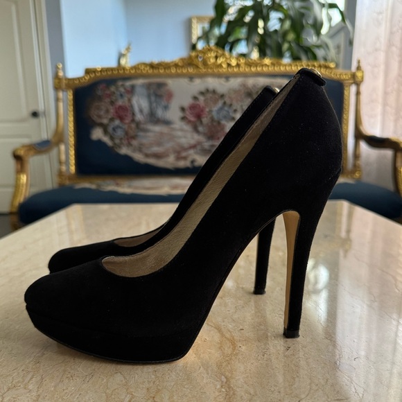 Michael Kors York Suede Pumps - Picture 2 of 7
